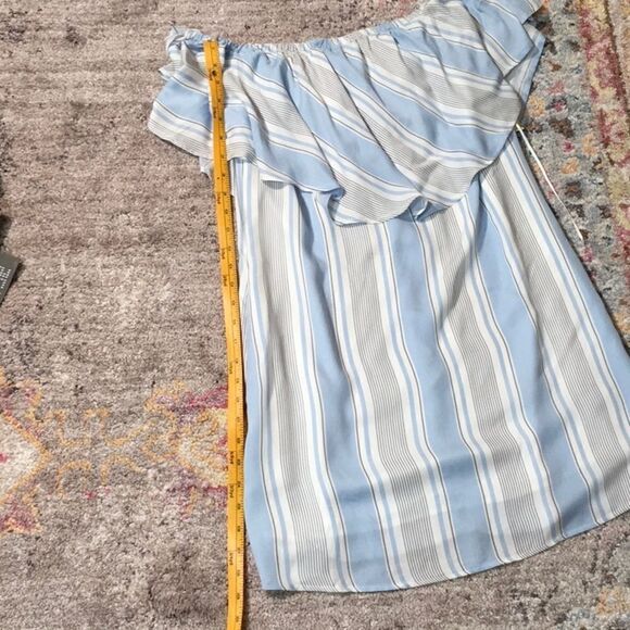 WAYF off the shoulder dress. NWOT - Picture 5 of 7